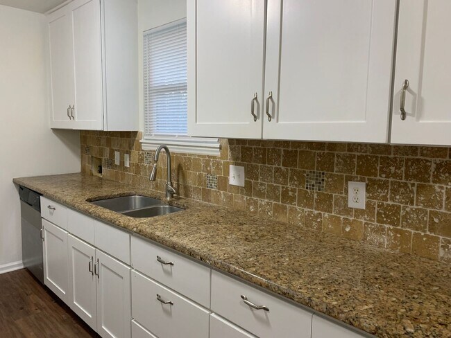 Building Photo - 3 bedroom & office -2 baths -2 car carport - washer/dryer hook ups - Den and formal living room- ...