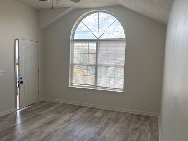 Building Photo - 203 Lake Forest Dr