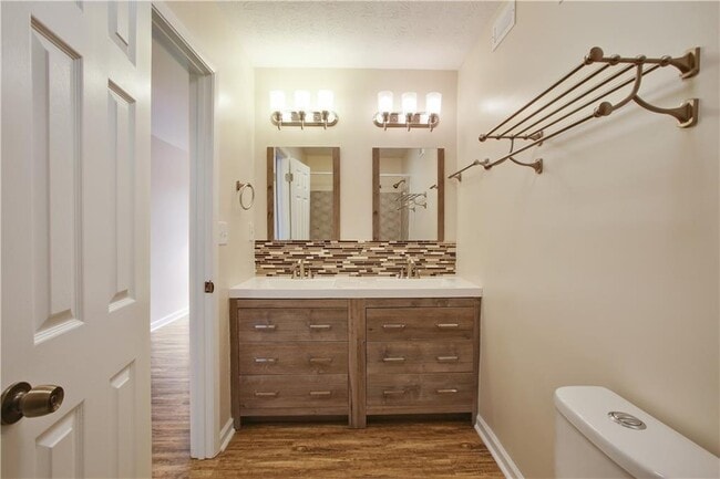Building Photo - 210 Wynnes Ridge Cir SE