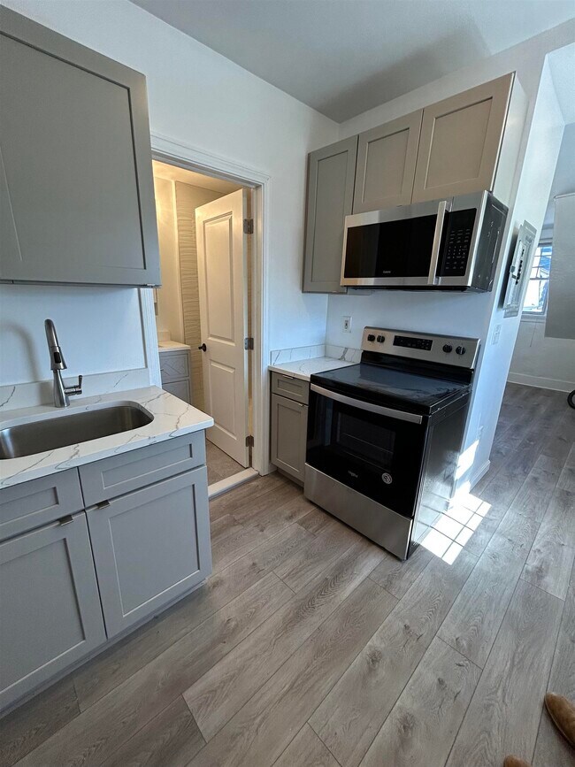 Primary Photo - 20 Chapel St