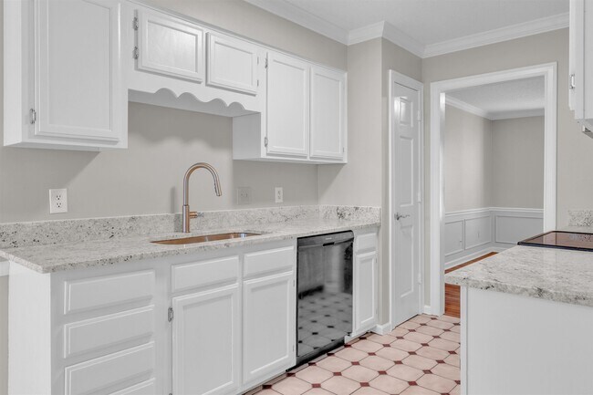 Building Photo - 636 N Fox Chase Cove