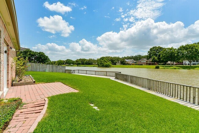 Building Photo - 1231 Creekford Cir