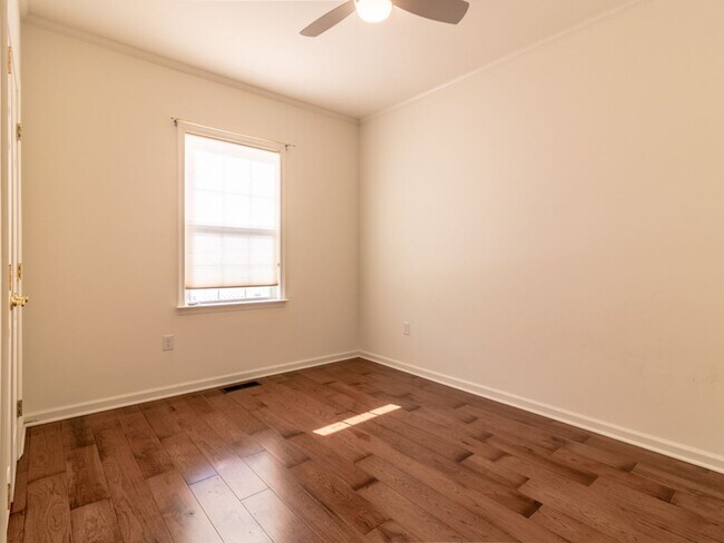 Building Photo - Single family - unfurnished - YEAR ROUND rental - Mill Pond Acres