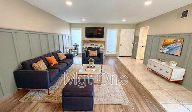 Building Photo - 5176 Piccadilly Cir