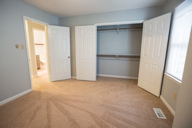Building Photo - Available Early July! Renovated 3 bedroom ...