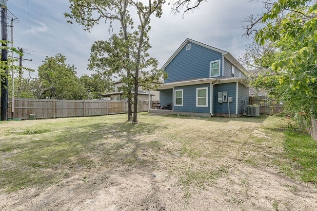 Building Photo - 4207 Aspen St