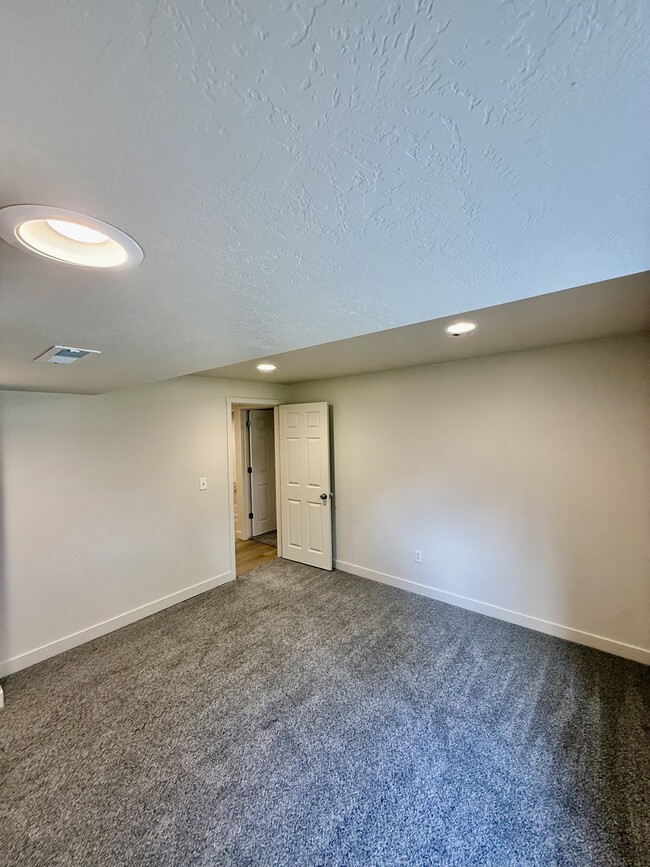 Building Photo - 8097 S 3680 W