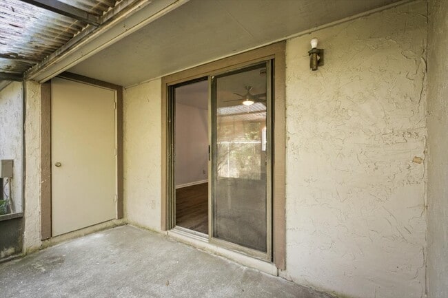 Building Photo - 8300 Plaza Gate Ln
