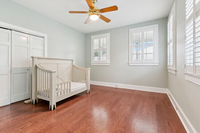 Building Photo - 523 Turquoise St