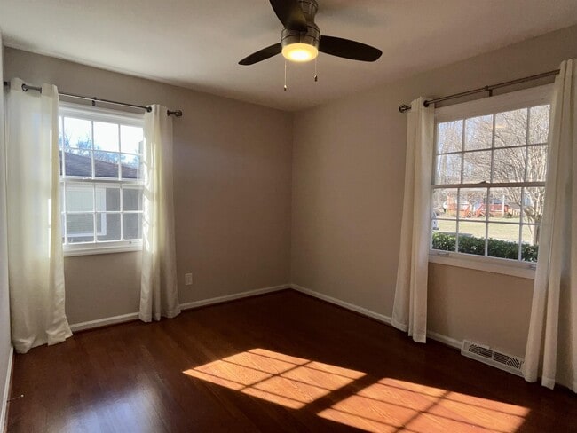 Building Photo - 3633 Densmore Dr