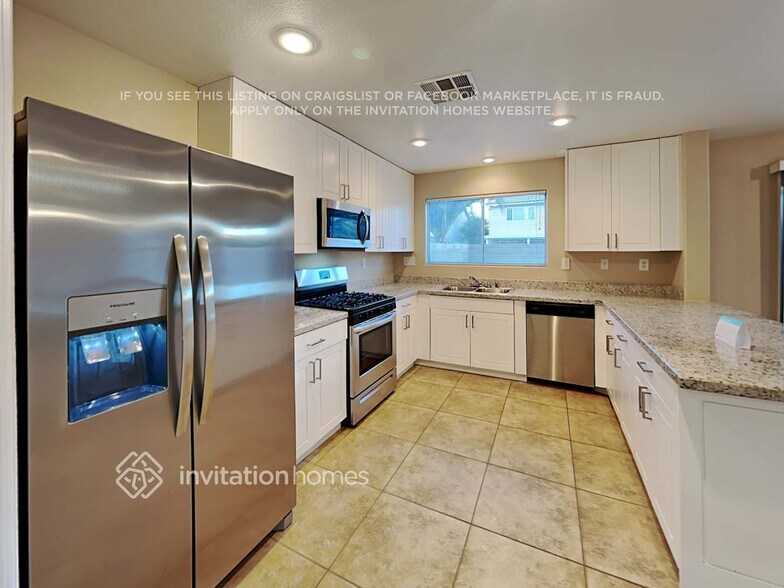 Building Photo - 280 Bella Calabria Ave