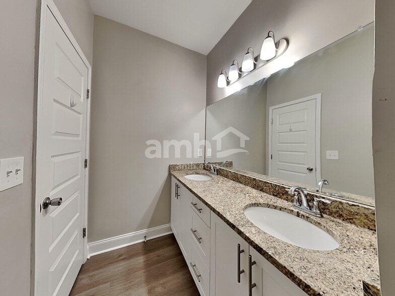 Building Photo - 5342 Tupelo St