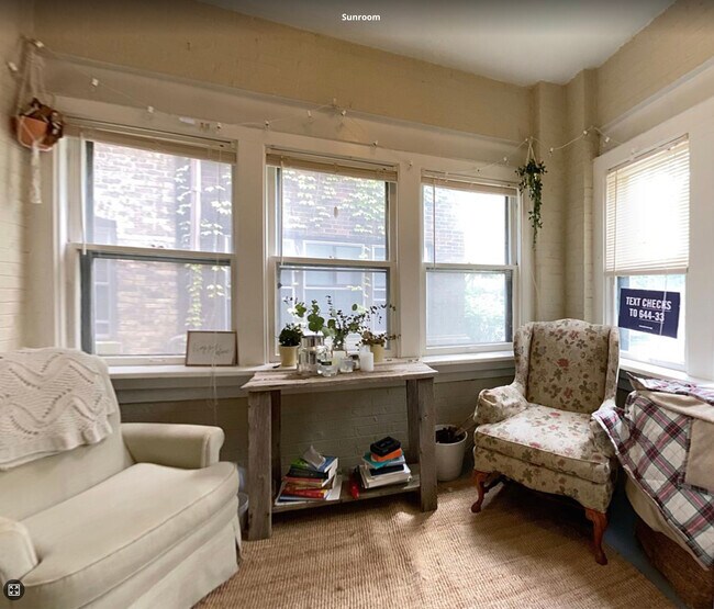 Building Photo - $2025-Huge 3 Bd/1 Ba with Heat **HALF OFF FIRST MONTH**