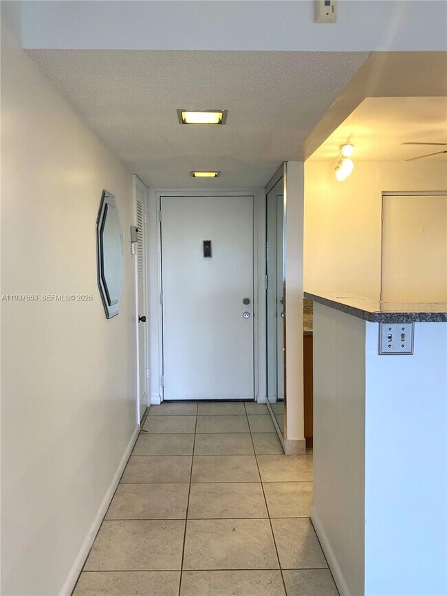 Building Photo - 2322 S Cypress Bend Dr