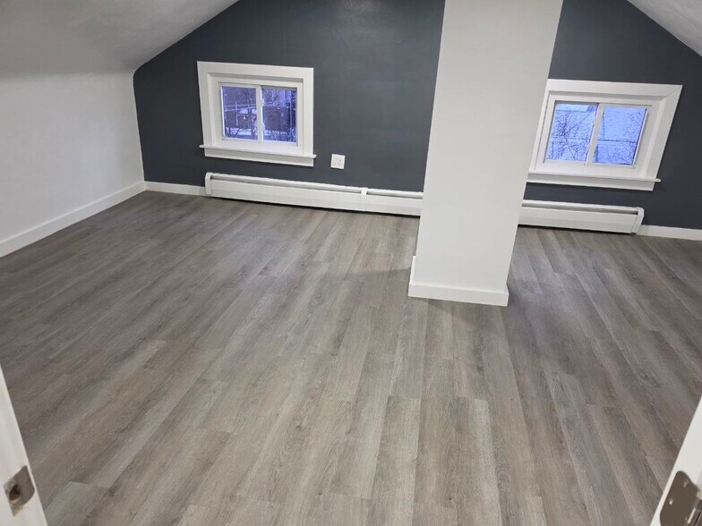 Building Photo - 100 N Pine St