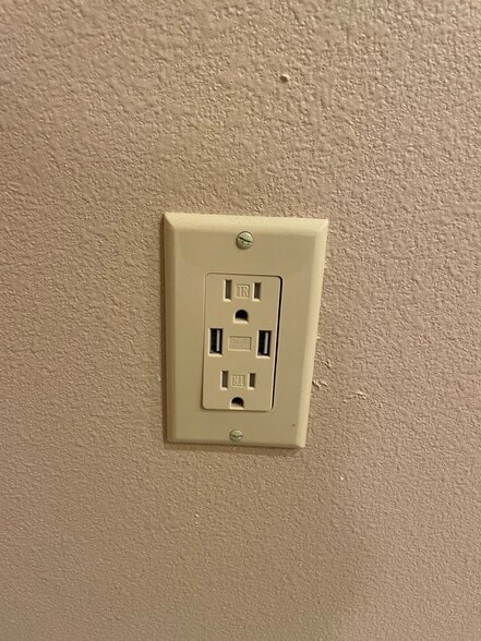 Building Photo - 1206 Bardsley Rd