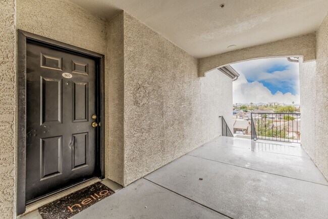 Building Photo - 2 Bedroom, 2 Bath In Central Phoenix