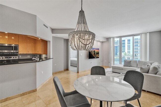 Building Photo - 801 Brickell Key Blvd