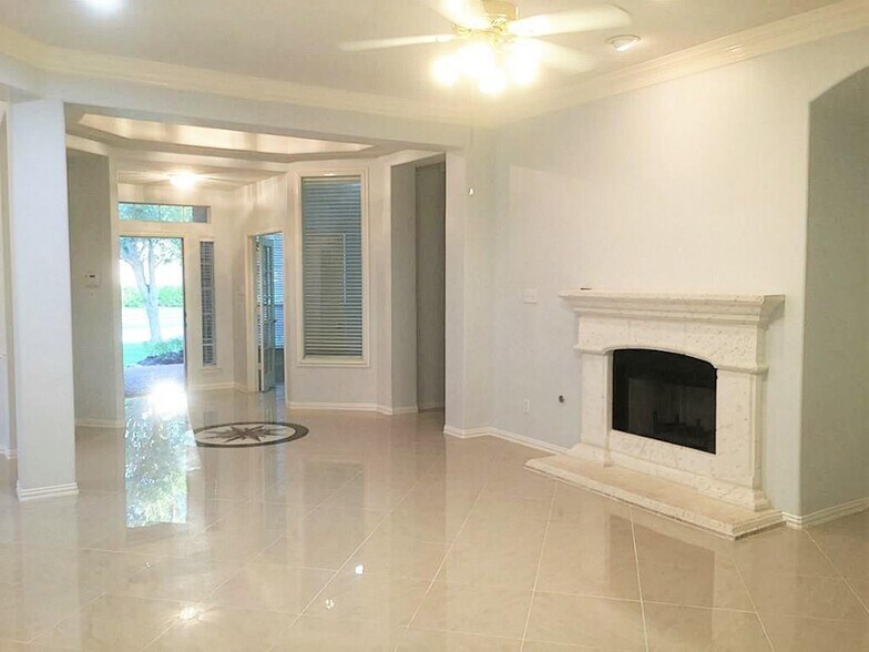 Building Photo - 2604 Hidden Creek Dr