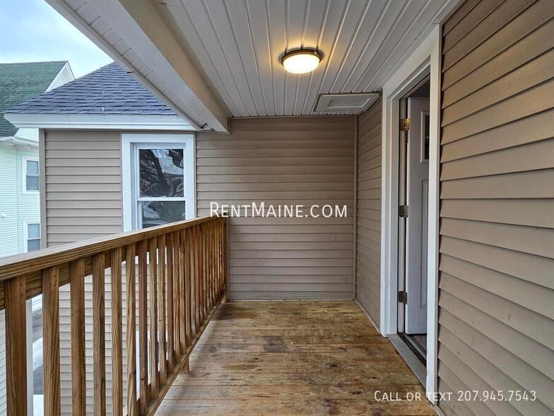 Building Photo - 302 Turner St