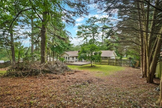 Building Photo - 2041 Collinswood Dr