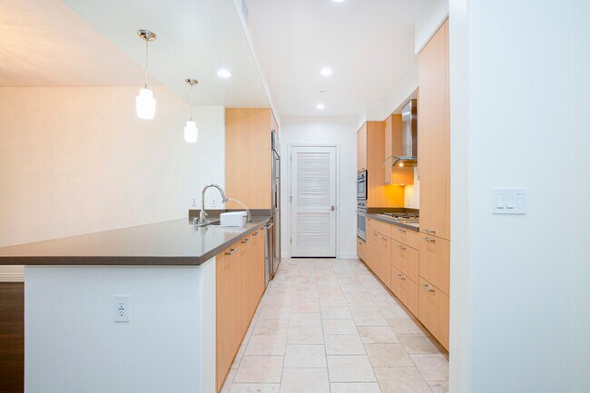Building Photo - 476 Caruso Ave