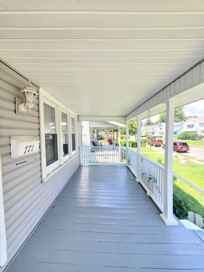 Building Photo - 2 BEDROOM SINGLE FAMILY HOME