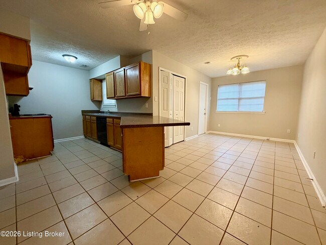 Building Photo - 313 Hawthorne Dr