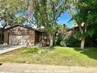 Building Photo - Country Club Dr. Single Family Home
