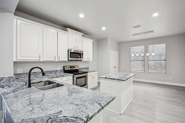 Building Photo - 813 Lake Forest Trl