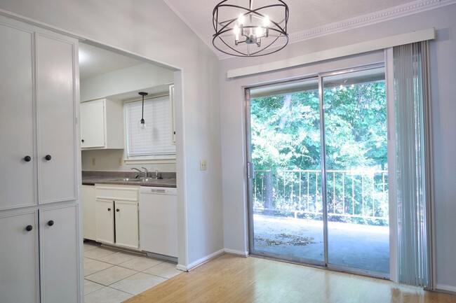 Building Photo - Cute 2 Bedroom 2 Bath Condo close to Medic...