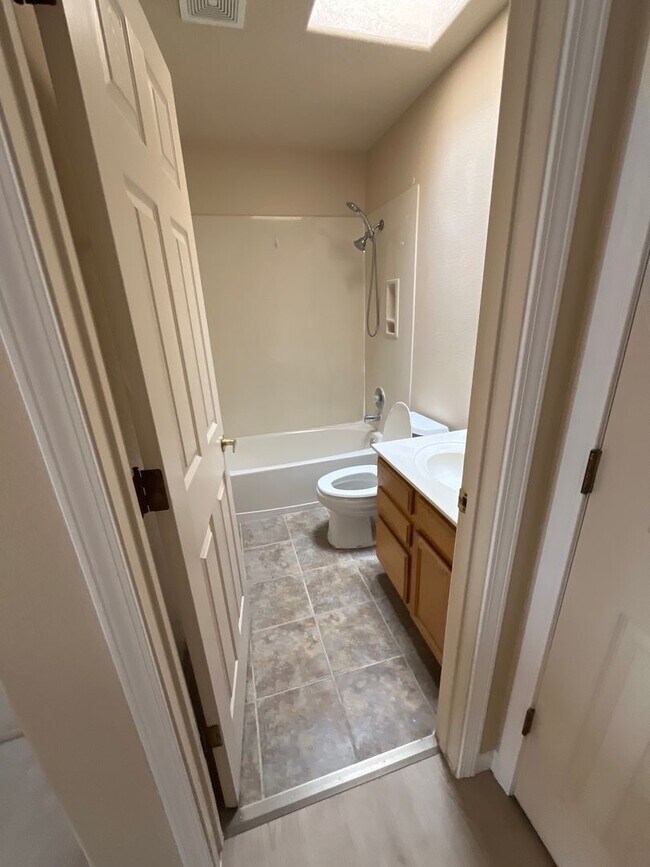 Building Photo - 6715 Tesoro Pl NE