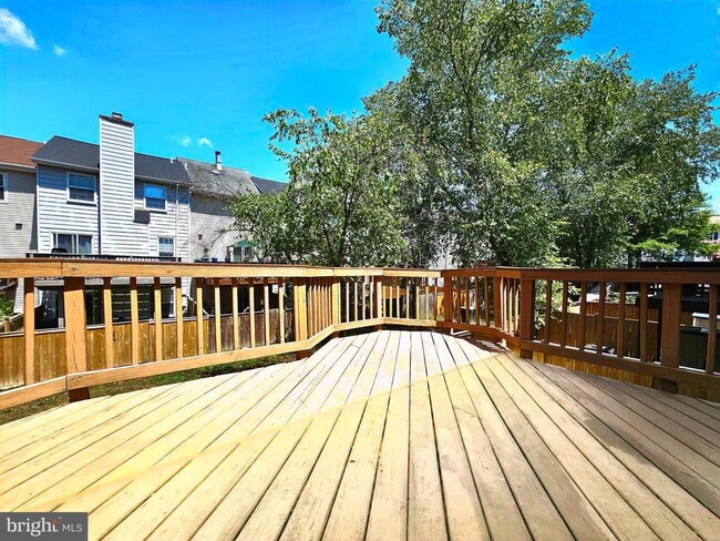 Building Photo - 8561 Southlawn Ct