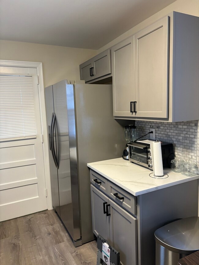 Building Photo - 300 Dyer St