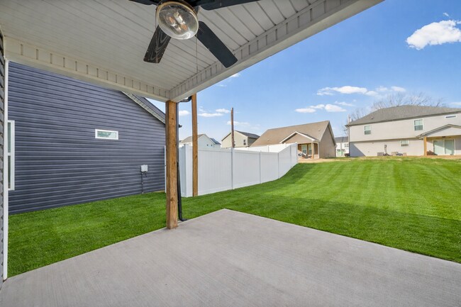 Building Photo - Pet Friendly Three Bedroom!