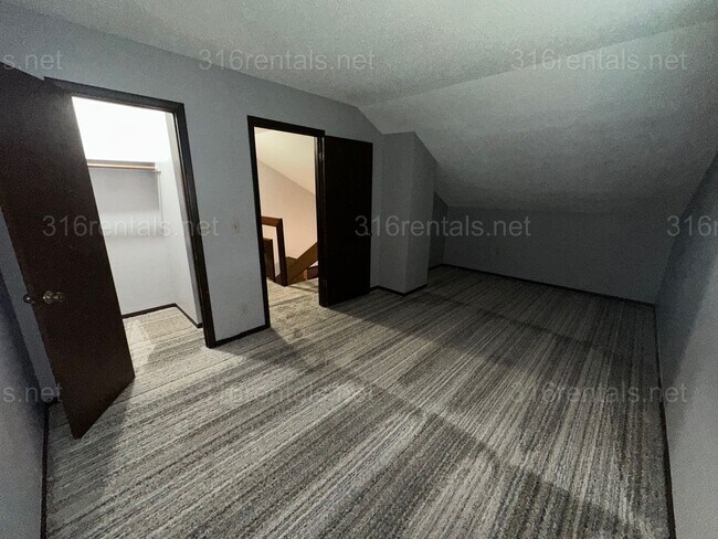 Building Photo - $1545 - 2 bed 1.5 bath - Duplex located in Riverside