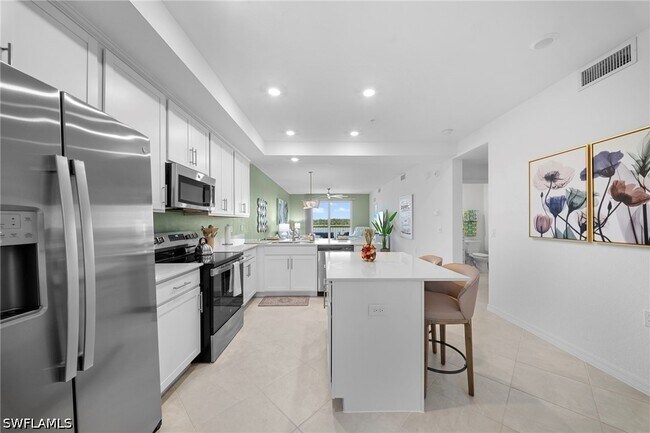 Building Photo - 15285 Grn Acrs Ave