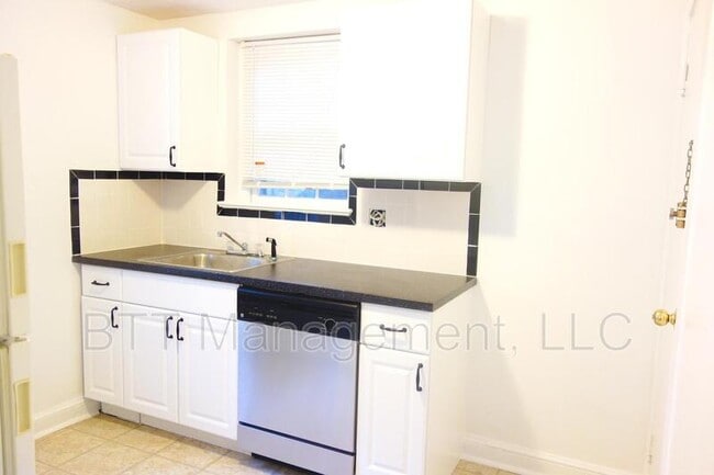 Building Photo - 8409 Greenwood Ave