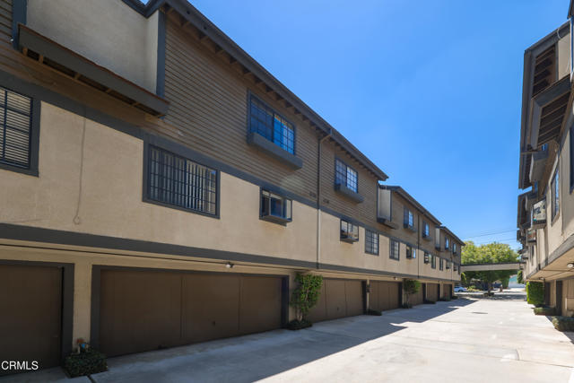 Building Photo - 64 N Oak Ave