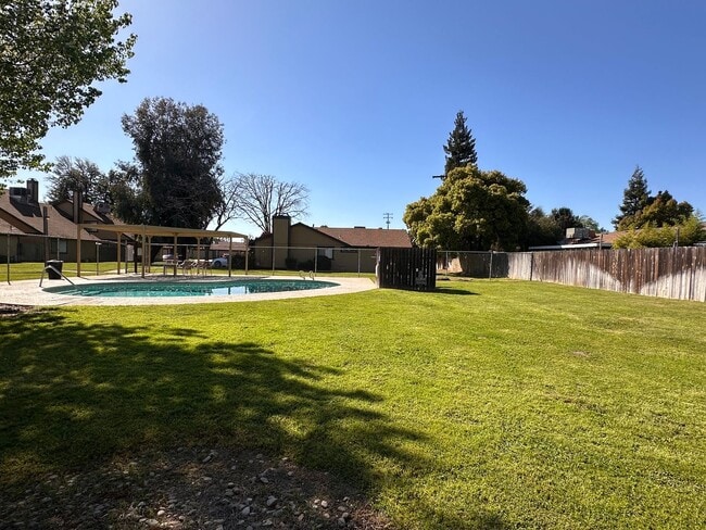 Building Photo - SE Visalia condo coming soon!