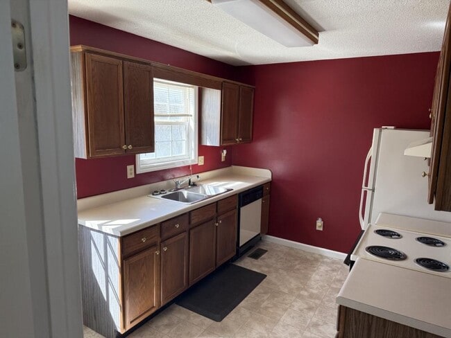 Building Photo - 706 S Cherokee St