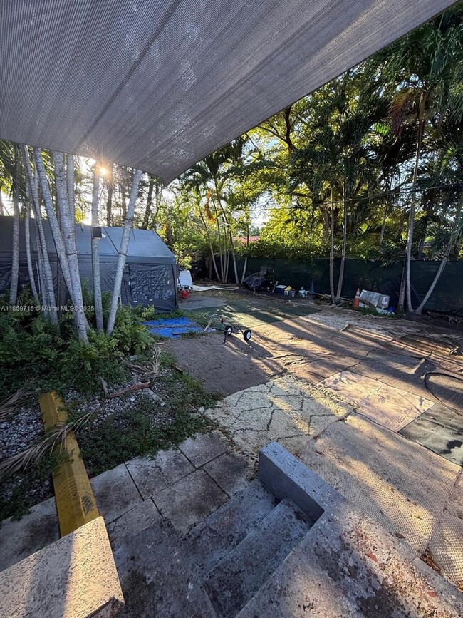 Building Photo - 600 Minola Dr