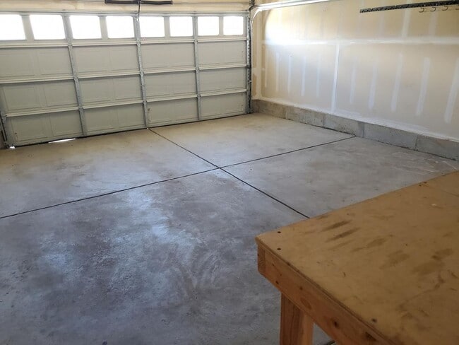 Building Photo - Tri-Level with Primary at top and 2 bedrooms on the lower level.