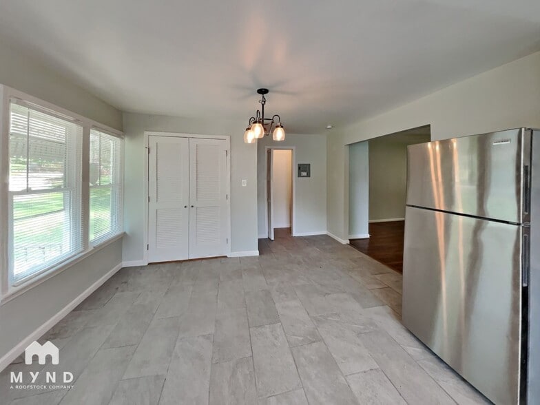 Building Photo - 7824 Rugby Ave