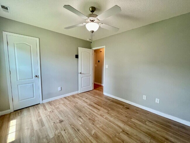 Building Photo - Charming 3-Bedroom Haven With 2 Full Baths...
