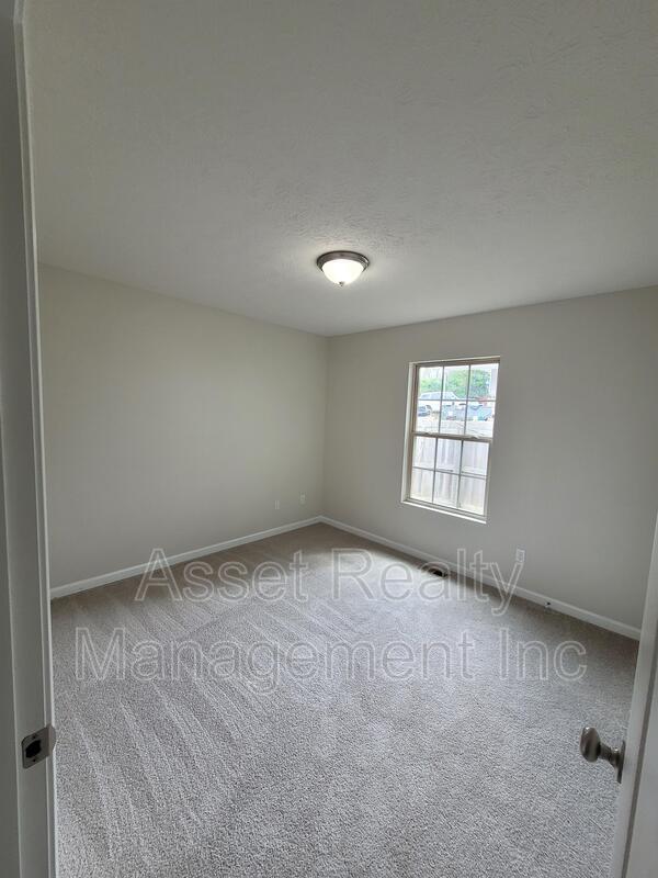 Building Photo - 2013 Paris Rd