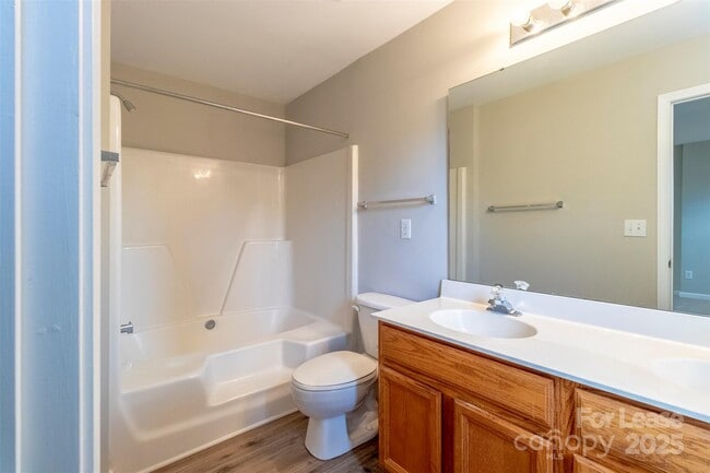 Building Photo - 9618 Blossom Hill Dr