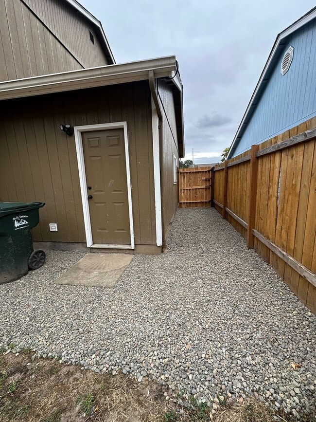 Building Photo - Rockingham Duplex- Northeast Salem
