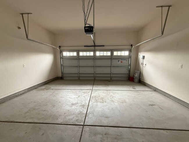 Building Photo - Beautiful single story Toll Brothers Home in The Prestiges Stonebrook Community