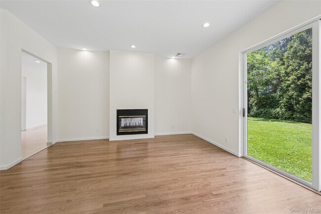 Building Photo - 67 Parkway Dr